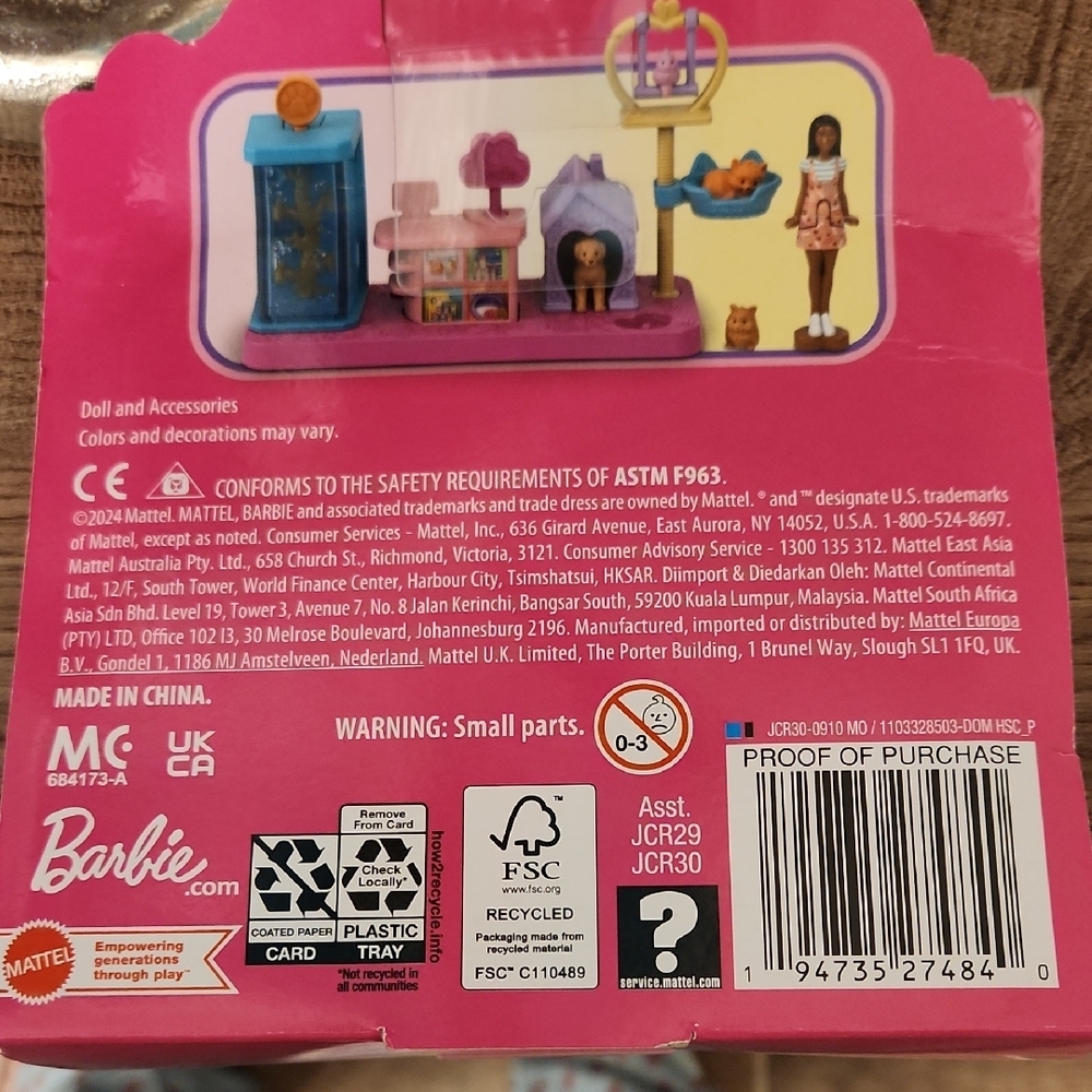 Barbie Mini Playset with Pink and Blue Accessories - Picture 8 of 10